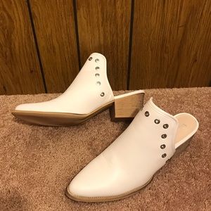 NWOT Wanted white studded slip on mules SZ 10